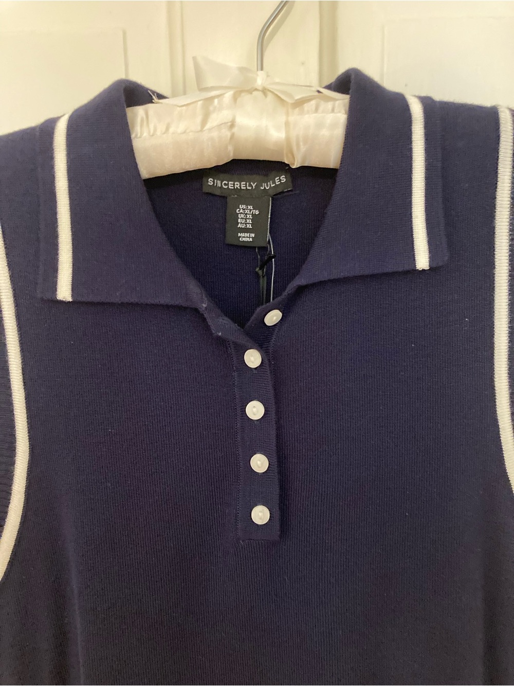 Navy blue knit dress with white trim - Picture 3 of 4